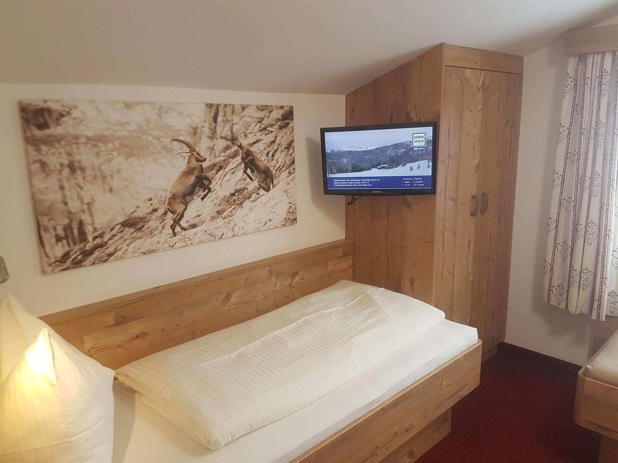 Oberauer Wagrain - Die Eco Familien Hotelpension B&B Екстериор снимка